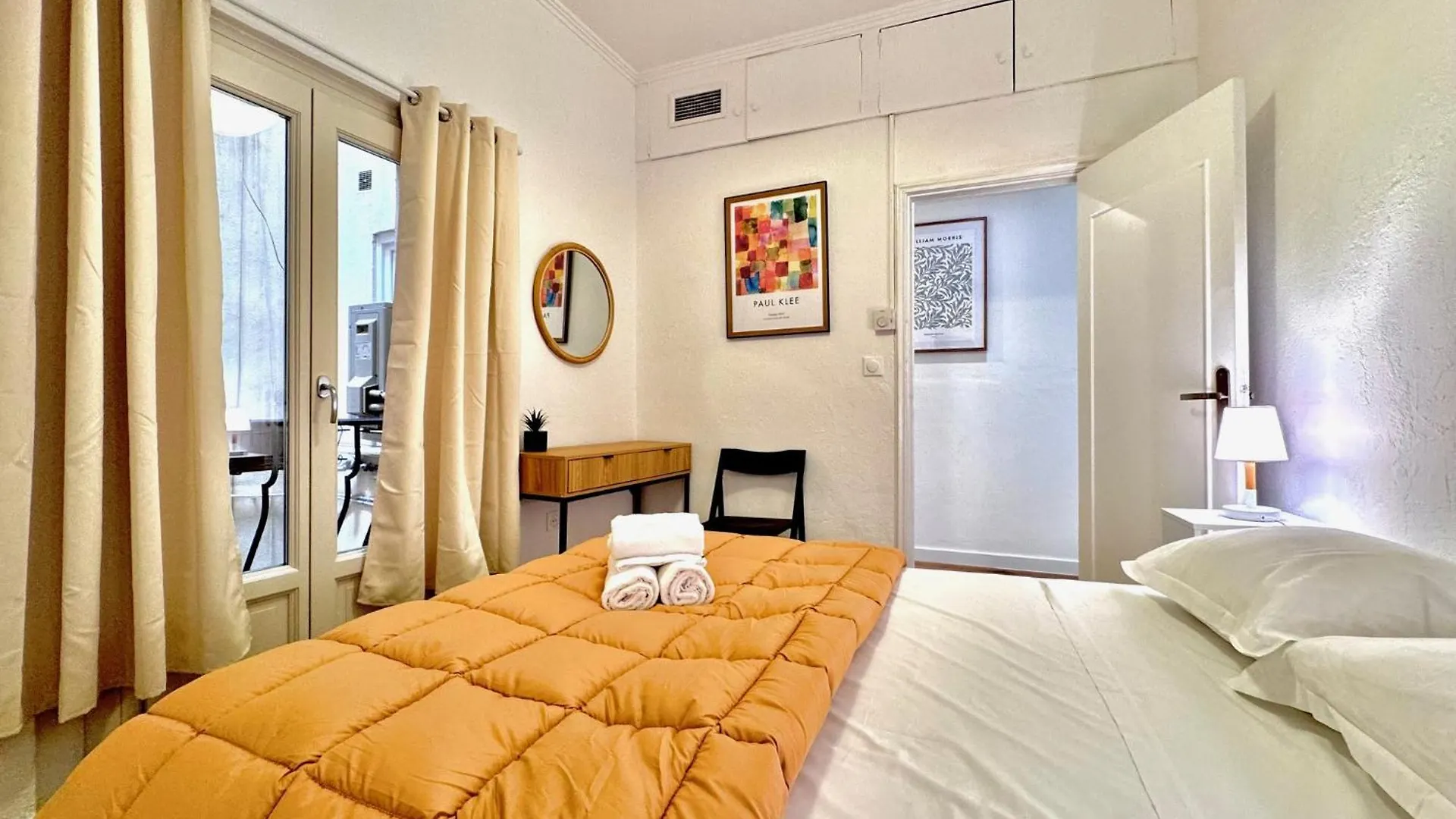 Aparthotel Riviera: Old Town Grand Apartment Near Promenade Nice