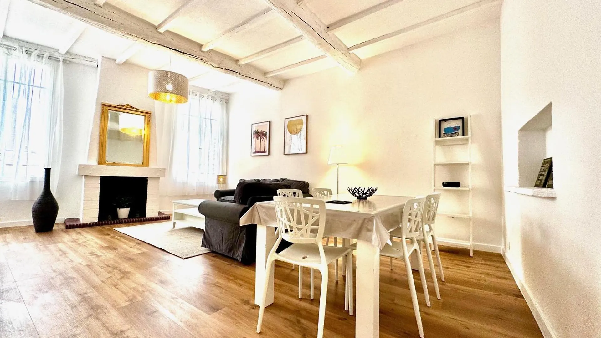 Aparthotel Riviera: Old Town Grand Apartment Near Promenade Nice France