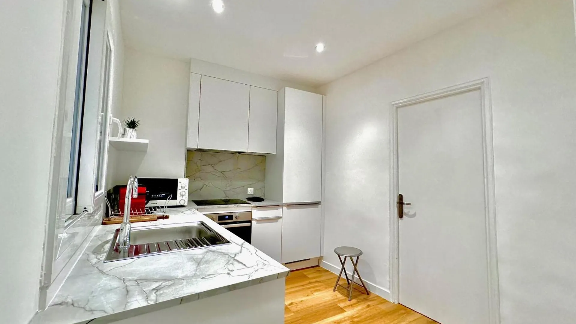 Aparthotel Riviera: Old Town Grand Apartment Near Promenade Nice
