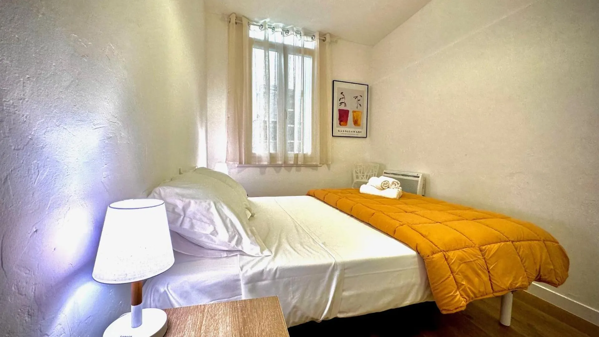 Aparthotel Riviera: Old Town Grand Apartment Near Promenade Nice